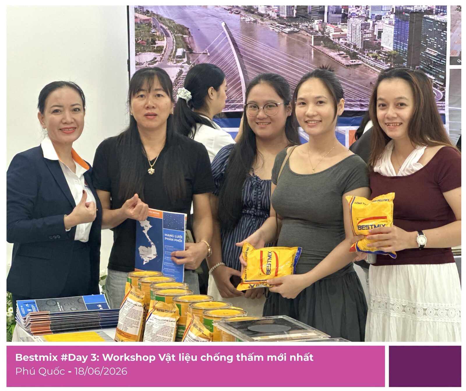 Khách mời tìm hiểu và trải nghiệm sản phẩm Bestmix tại khu trưng bày